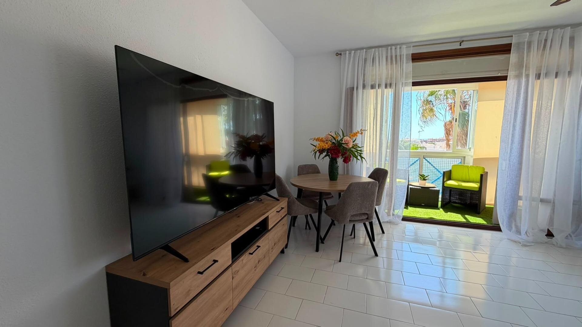 1-Bedroom Apartment in Torreblanca, Torrevieja - Image 5