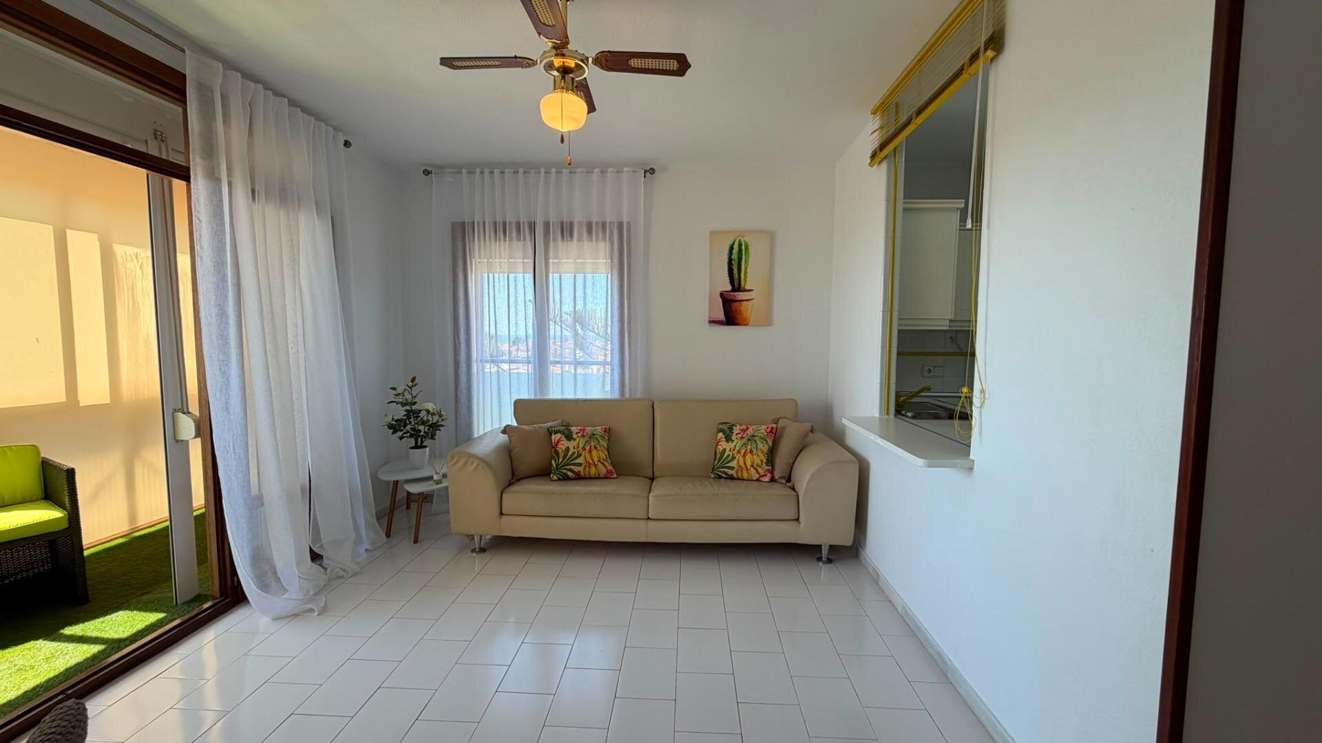 1-Bedroom Apartment in Torreblanca, Torrevieja - Image 7