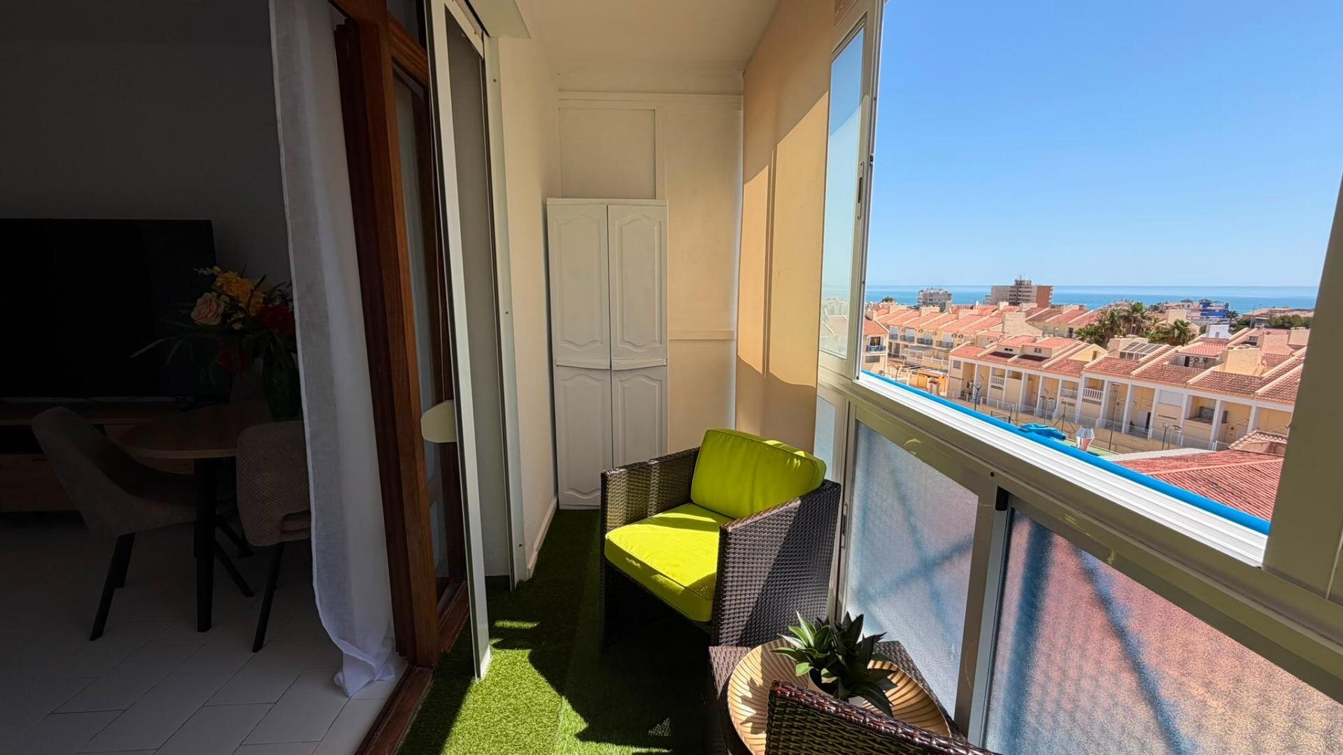 1-Bedroom Apartment in Torreblanca, Torrevieja - Image 8