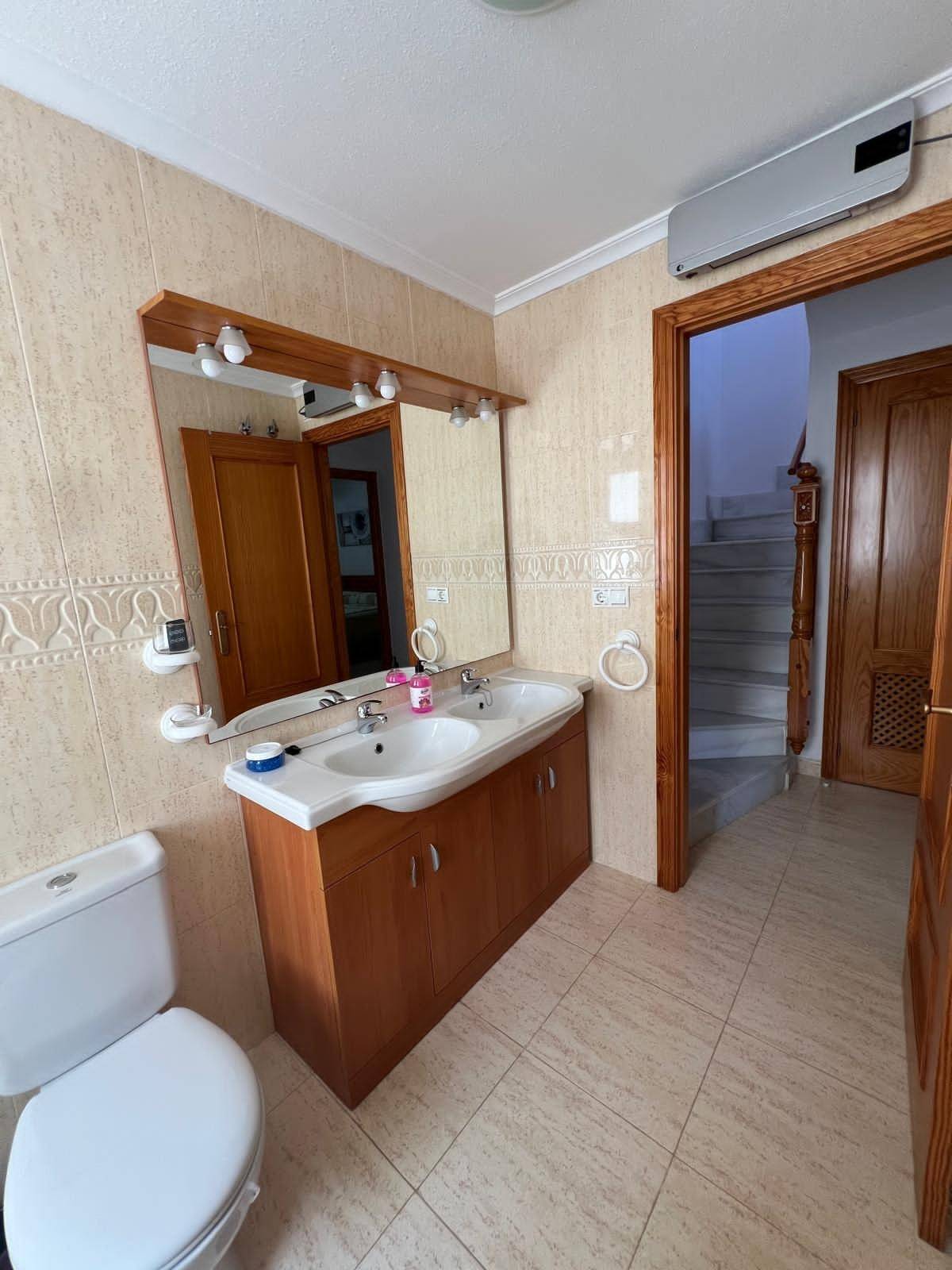 2-Bedroom Apartment in Pilar de la Horadada - Image 18