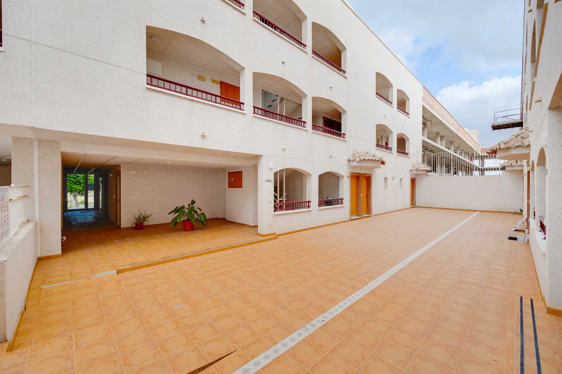 2-Bedroom Apartment in San Fulgencio - Image 2