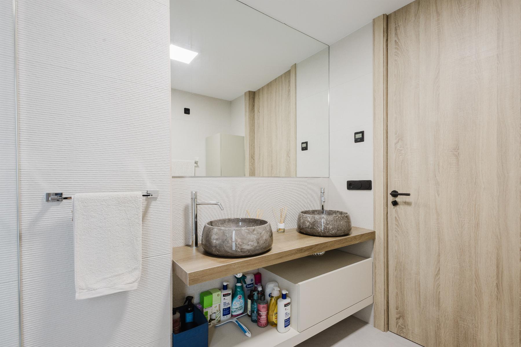 4-Bedroom Villa in Comunidad Valenciana, Algorfa - Image 19