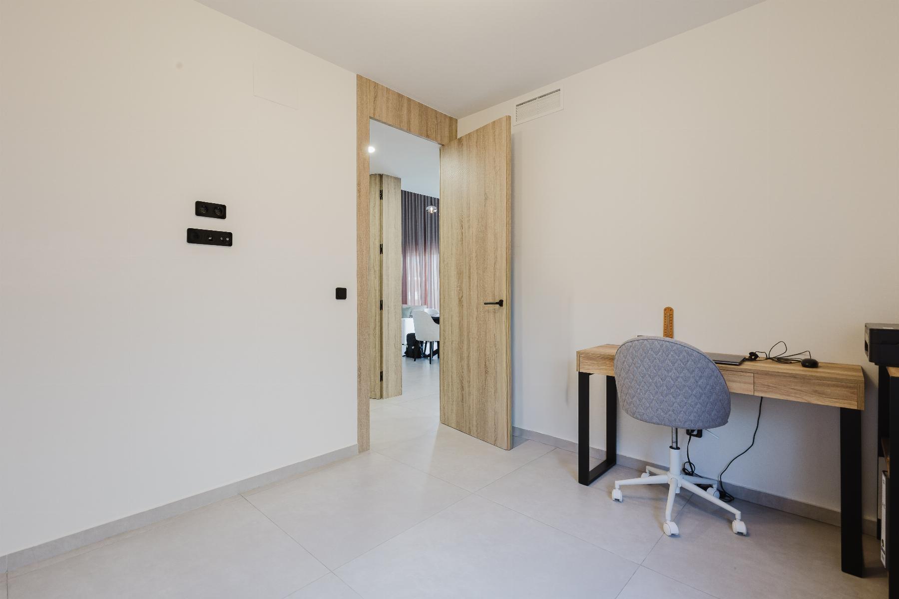 4-Bedroom Villa in Comunidad Valenciana, Algorfa - Image 25