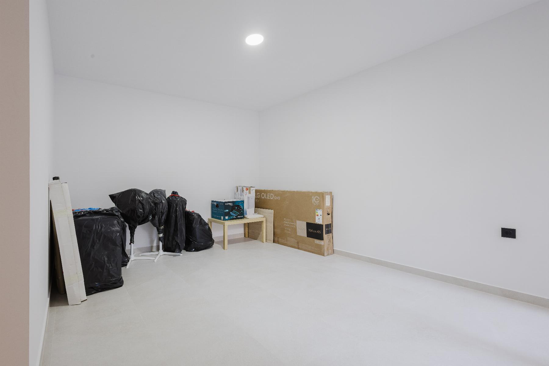 4-Bedroom Villa in Comunidad Valenciana, Algorfa - Image 29