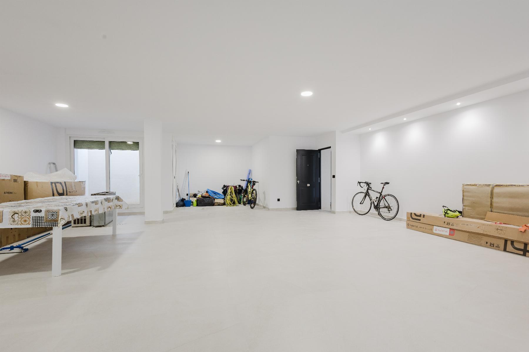 4-Bedroom Villa in Comunidad Valenciana, Algorfa - Image 35