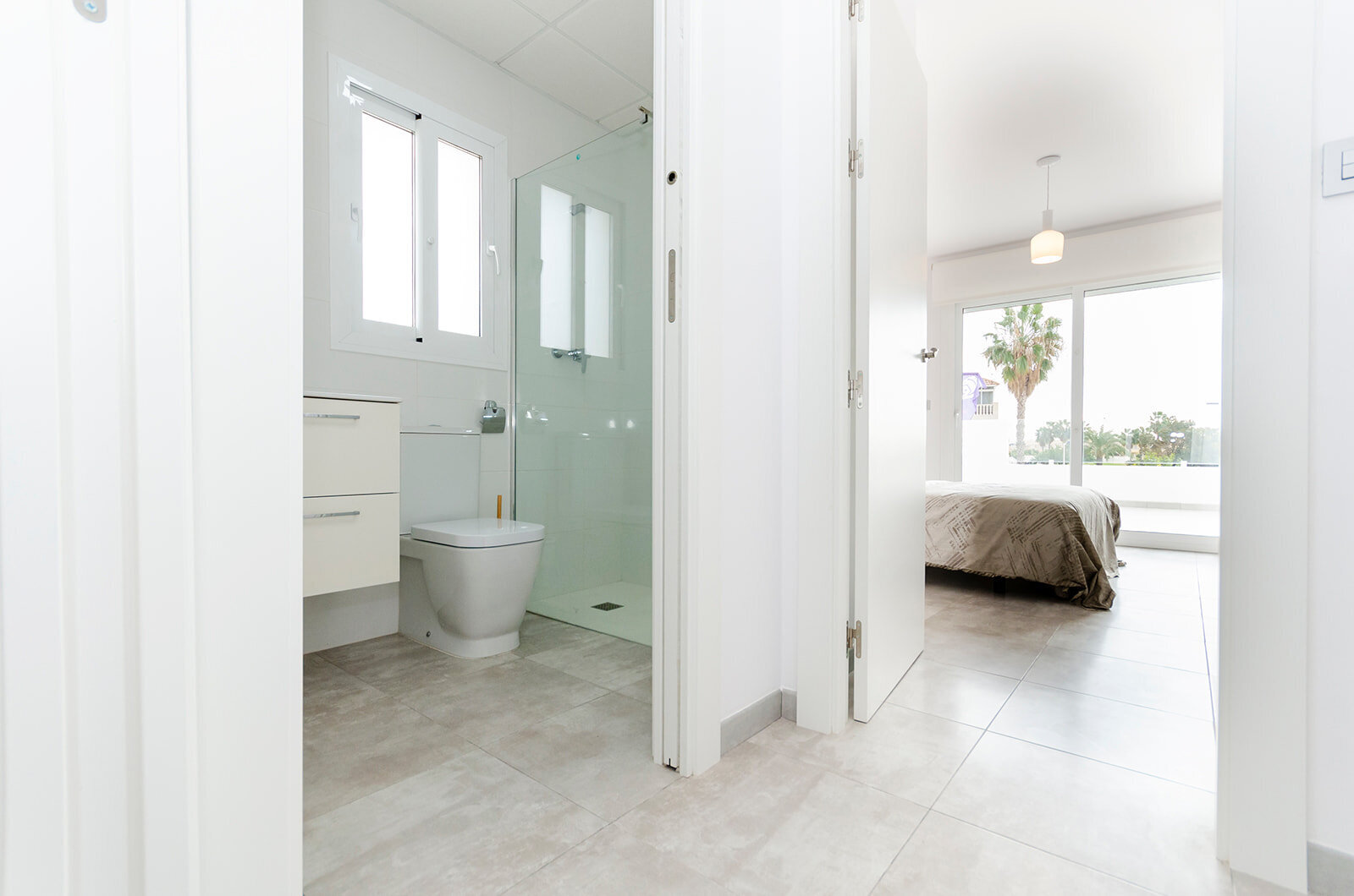Herenhuis met 3 Slaapkamers in Torrevieja - Image 2