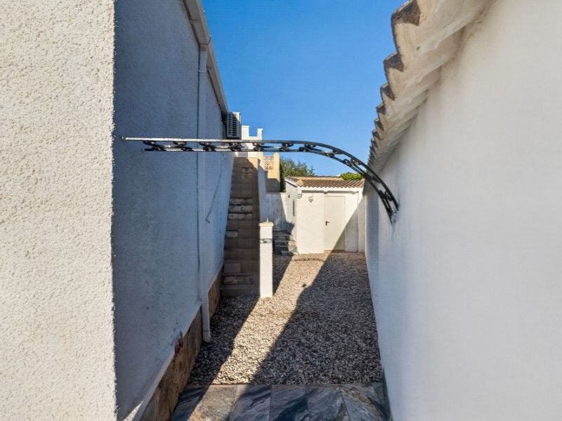 3-Bedroom Villa in La Siesta - El Salado - Torreta, Torrevieja - Image 26