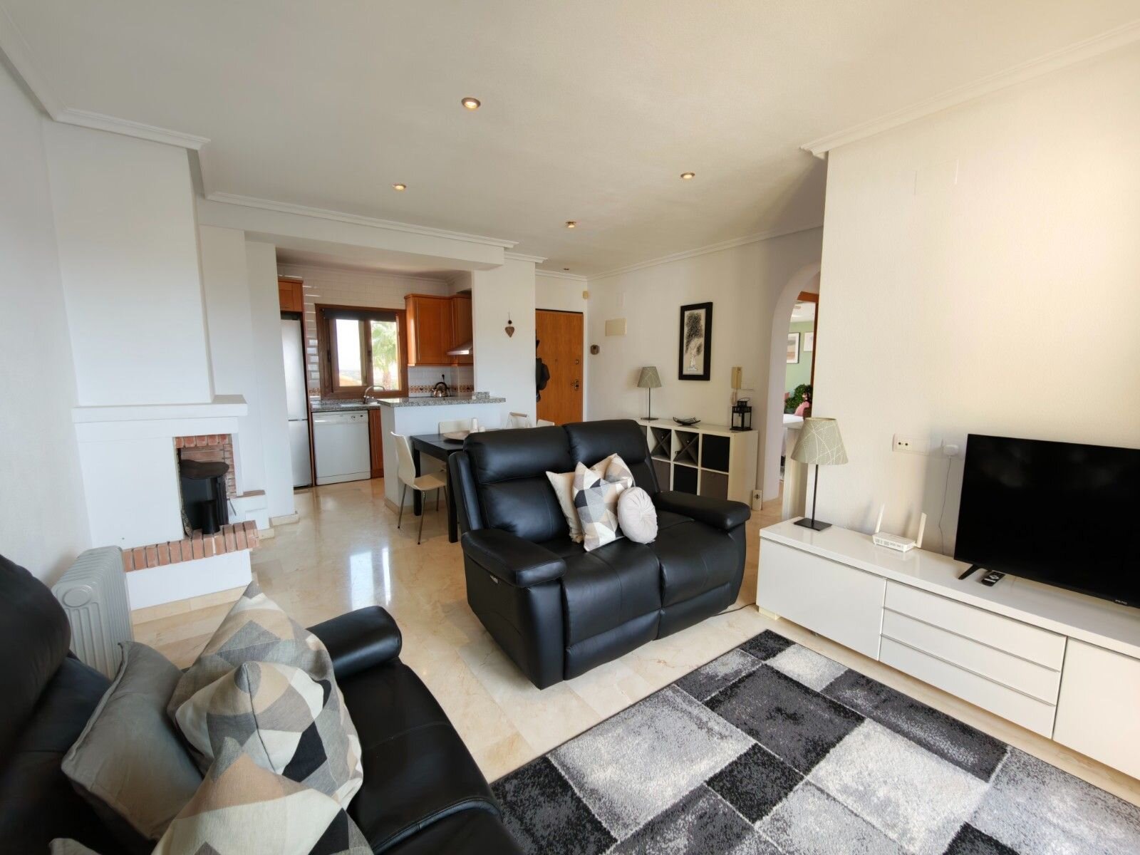 2-Bedroom Apartment in Comunidad Valenciana, Algorfa - Image 16