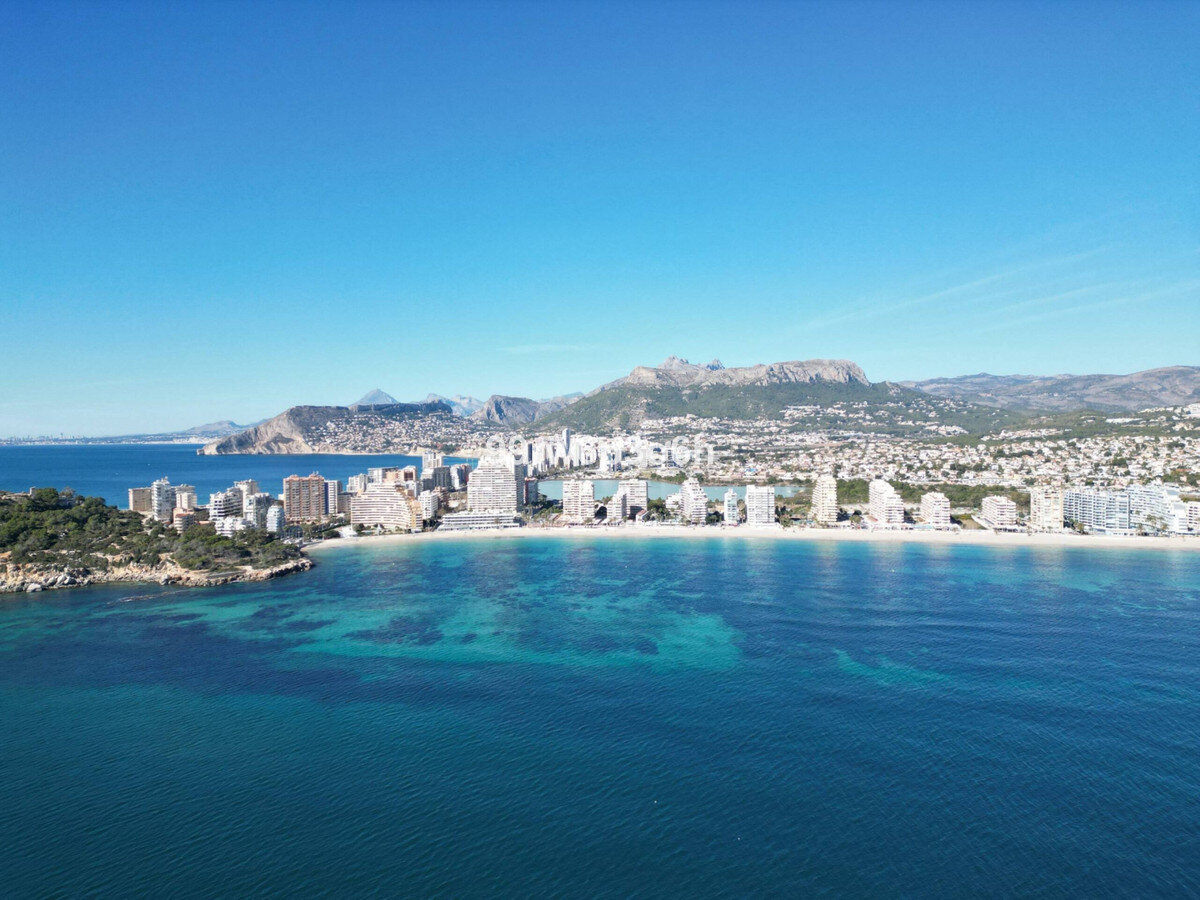 4-Bedroom Detached House in  Calpe - Image 24