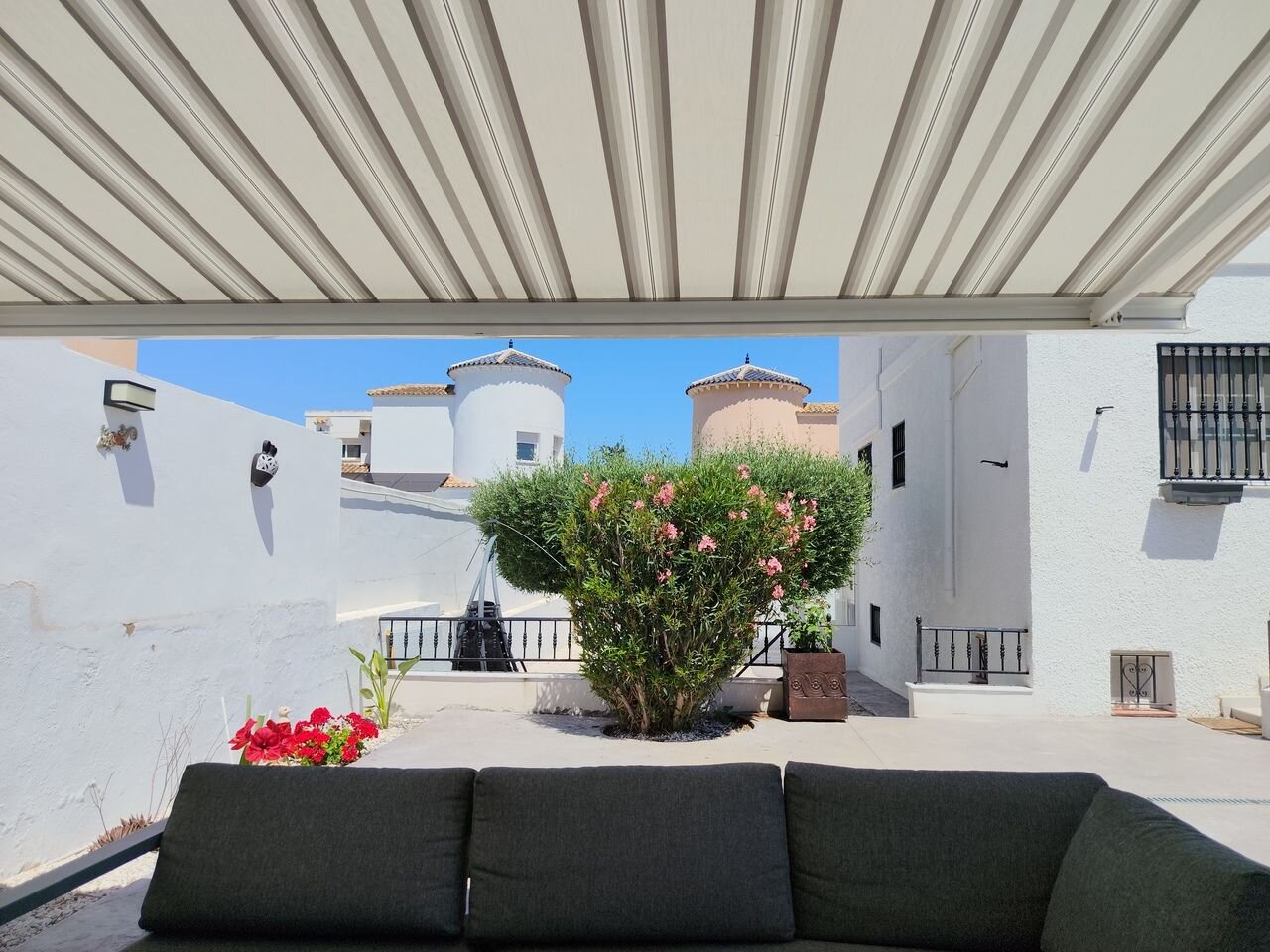 Villa met 3 Slaapkamers in Jacarilla - Image 44