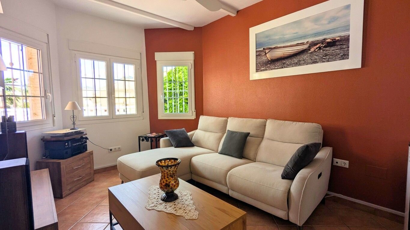 3-Bedroom Villa in Costa Blanca Sur, Algorfa - Image 10