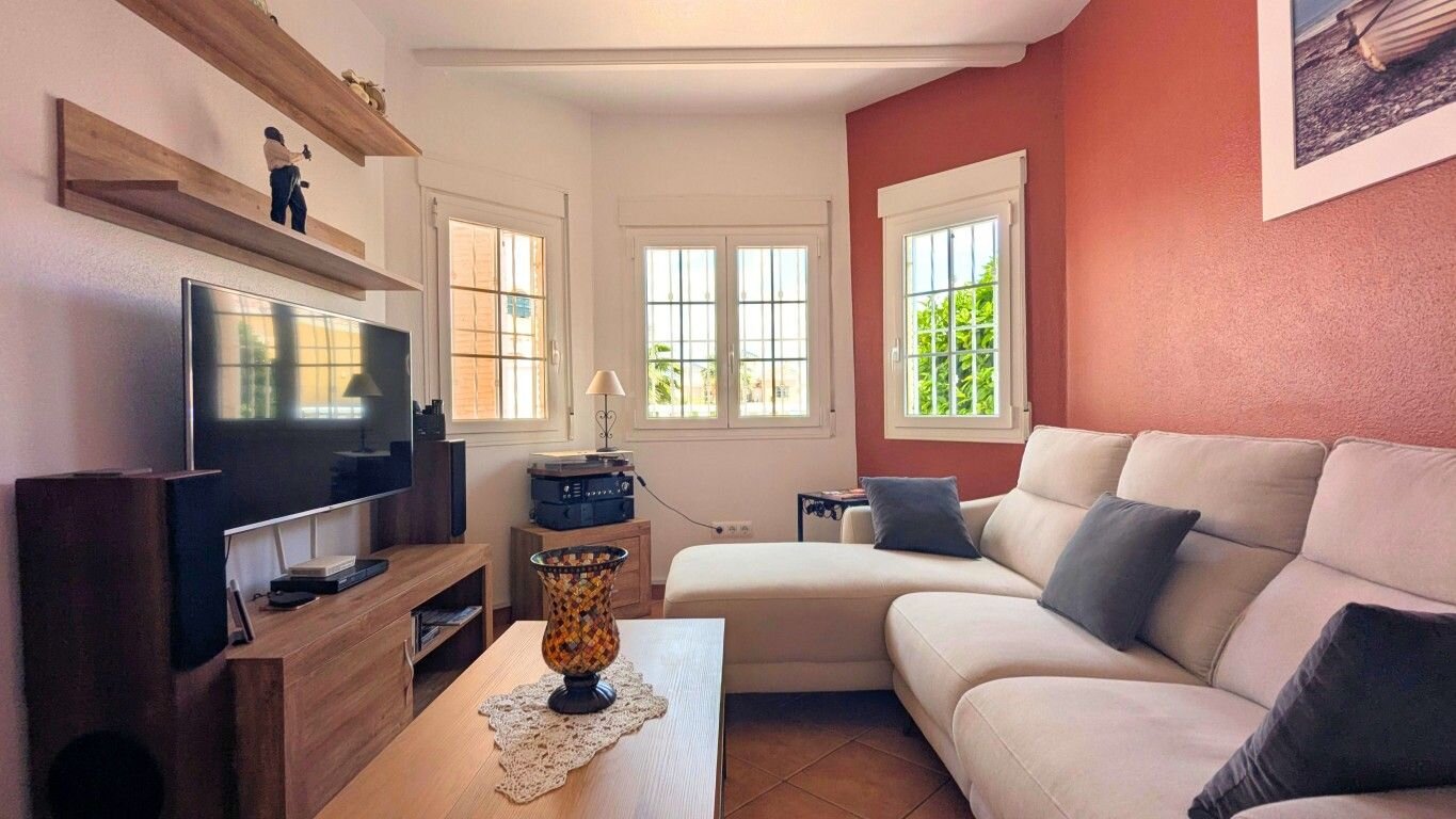 3-Bedroom Villa in Costa Blanca Sur, Algorfa - Image 11
