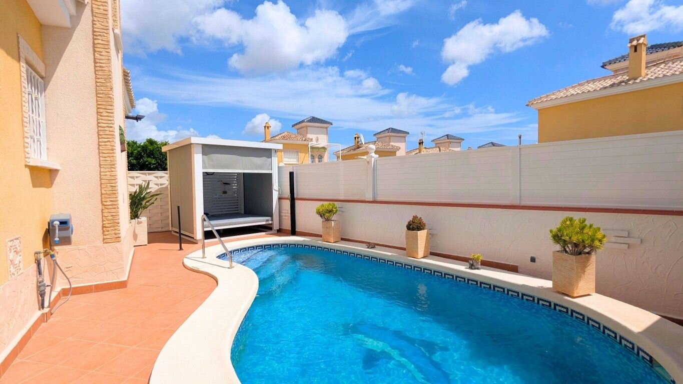 3-Bedroom Villa in Costa Blanca Sur, Algorfa - Image 2