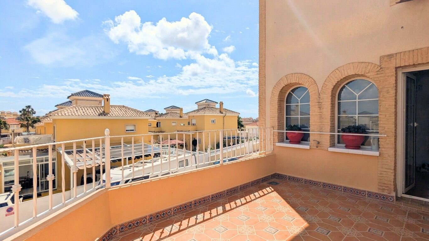 3-Bedroom Villa in Costa Blanca Sur, Algorfa - Image 27