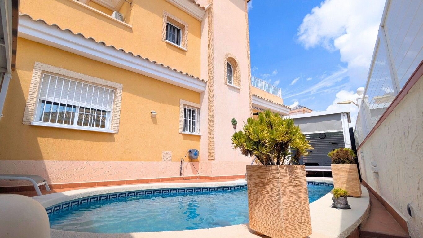 3-Bedroom Villa in Costa Blanca Sur, Algorfa - Image 3
