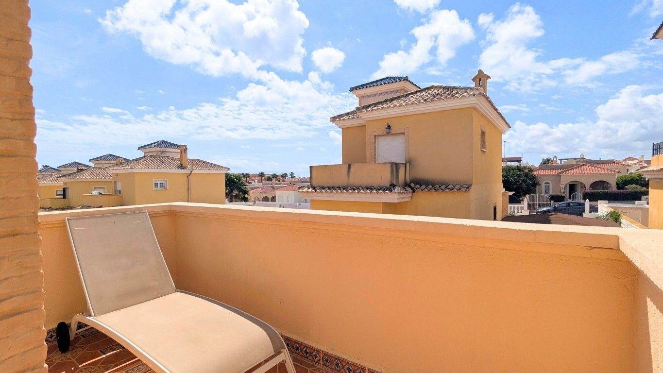 3-Bedroom Villa in Costa Blanca Sur, Algorfa - Image 31