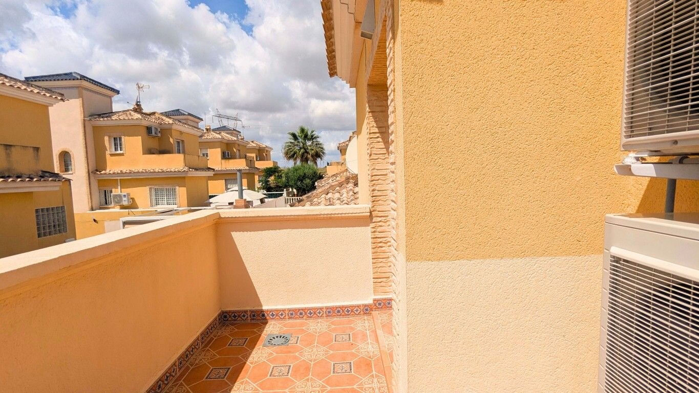 3-Bedroom Villa in Costa Blanca Sur, Algorfa - Image 32