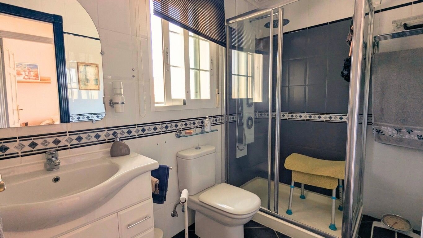 3-Bedroom Villa in Costa Blanca Sur, Algorfa - Image 33