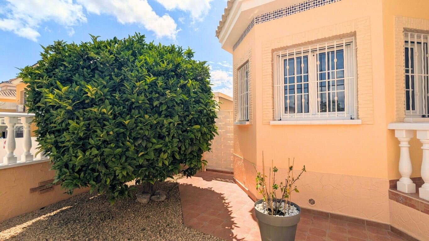 3-Bedroom Villa in Costa Blanca Sur, Algorfa - Image 8