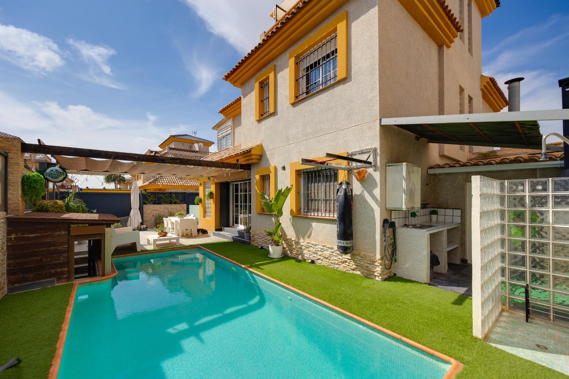 3-Bedroom Villa in Costa Blanca Sur, Los Montesinos - Image 1