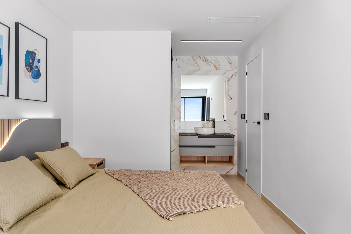 2-Bedroom Ground Floor Apartment in  Guardamar del Segura... - Image 2