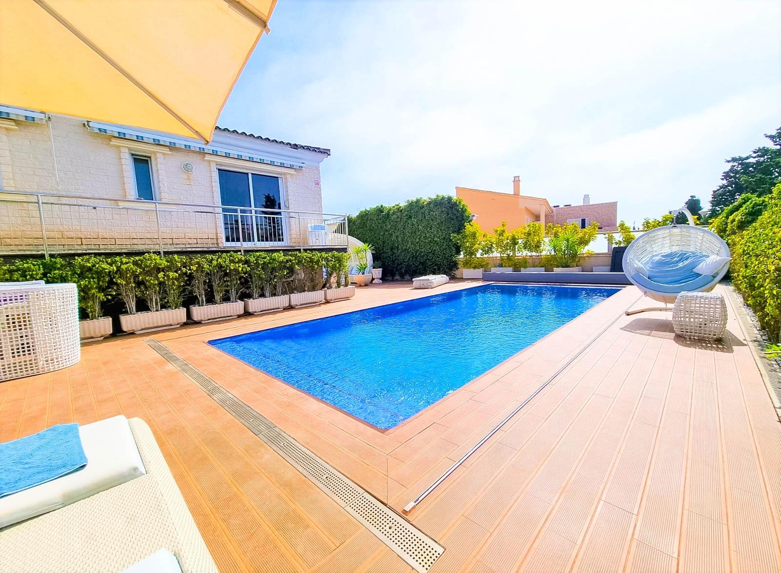 5-Bedroom Villa in La Mata, Torrevieja - Image 1