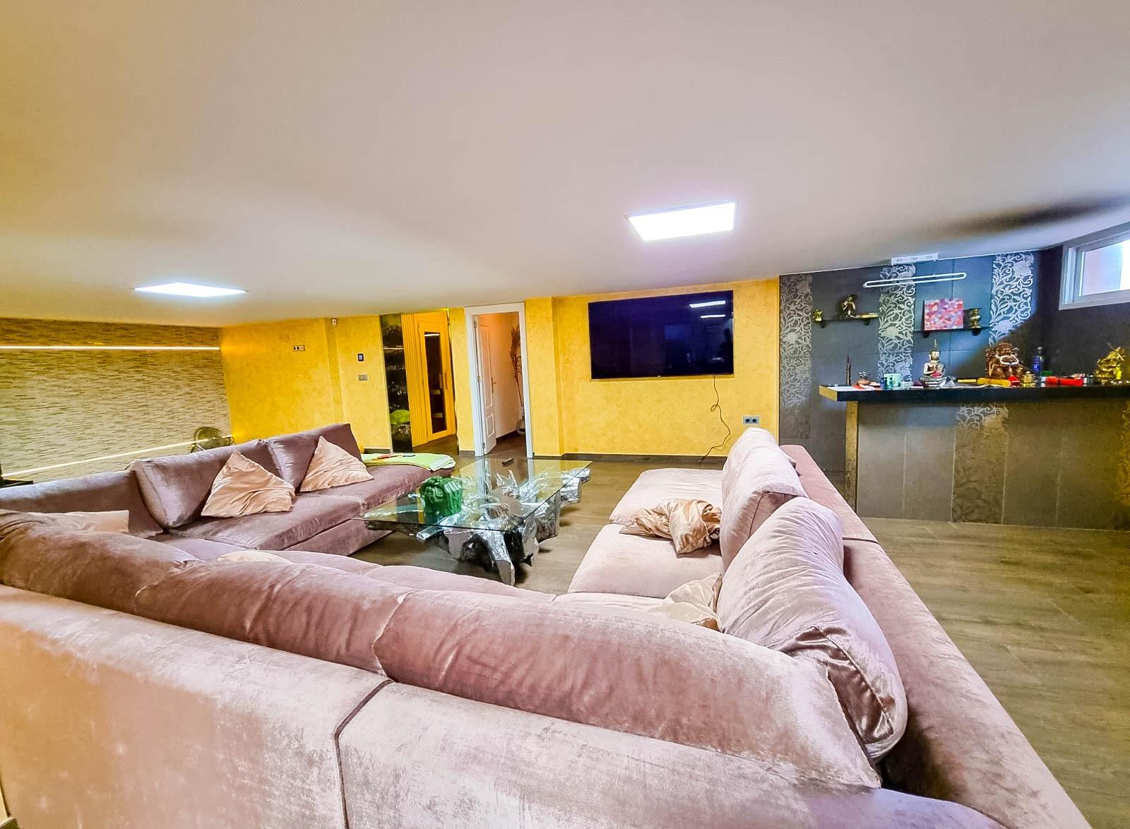 5-Bedroom Villa in La Mata, Torrevieja - Image 10