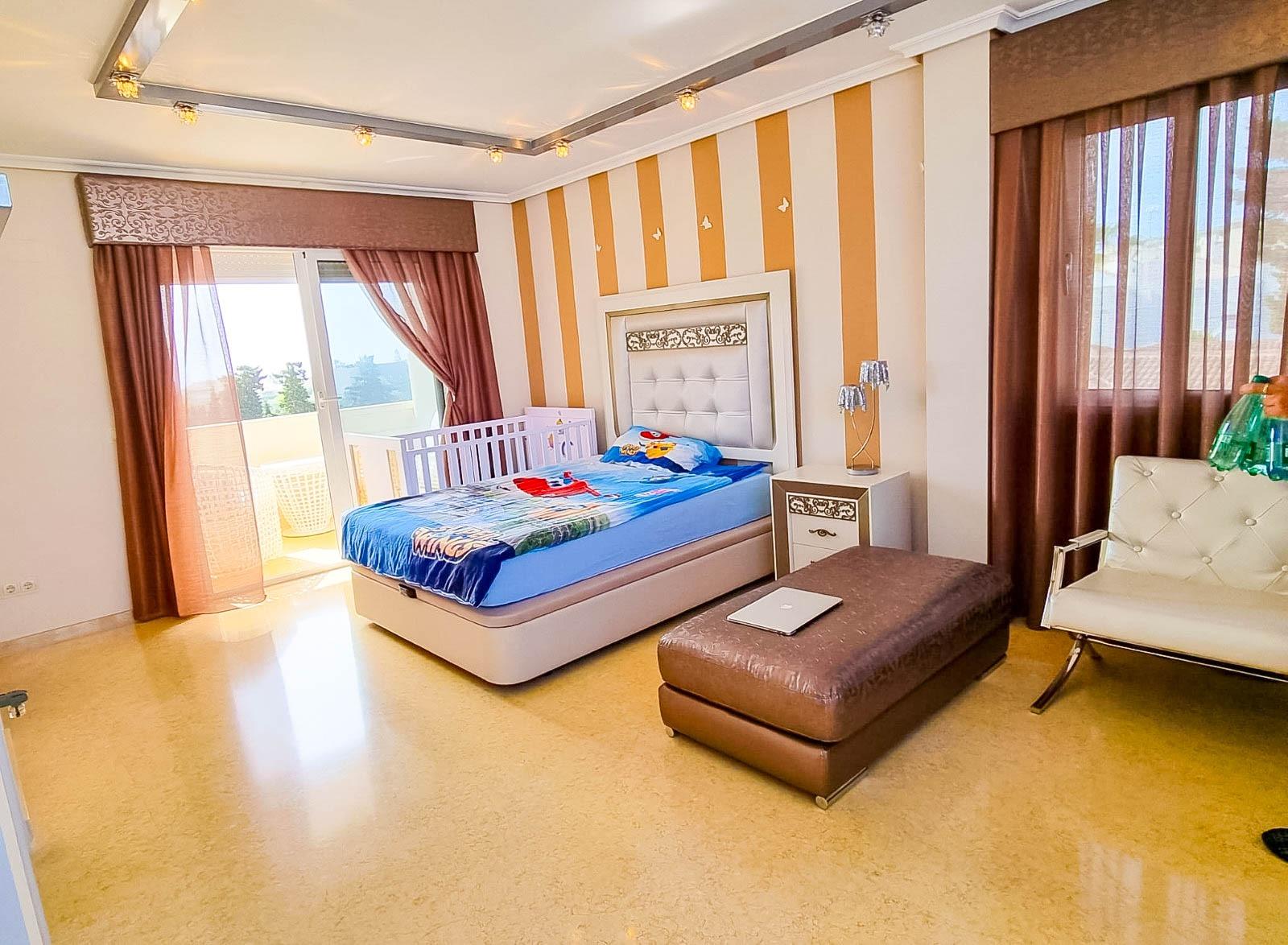 5-Bedroom Villa in La Mata, Torrevieja - Image 18