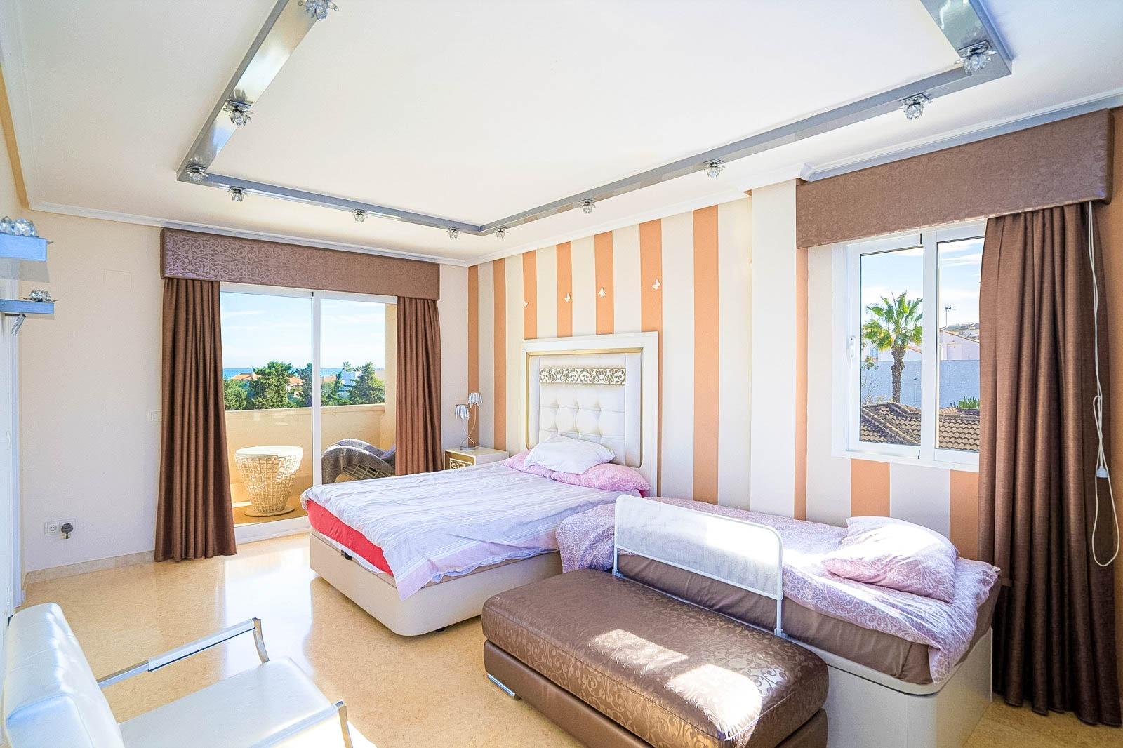 5-Bedroom Villa in La Mata, Torrevieja - Image 22