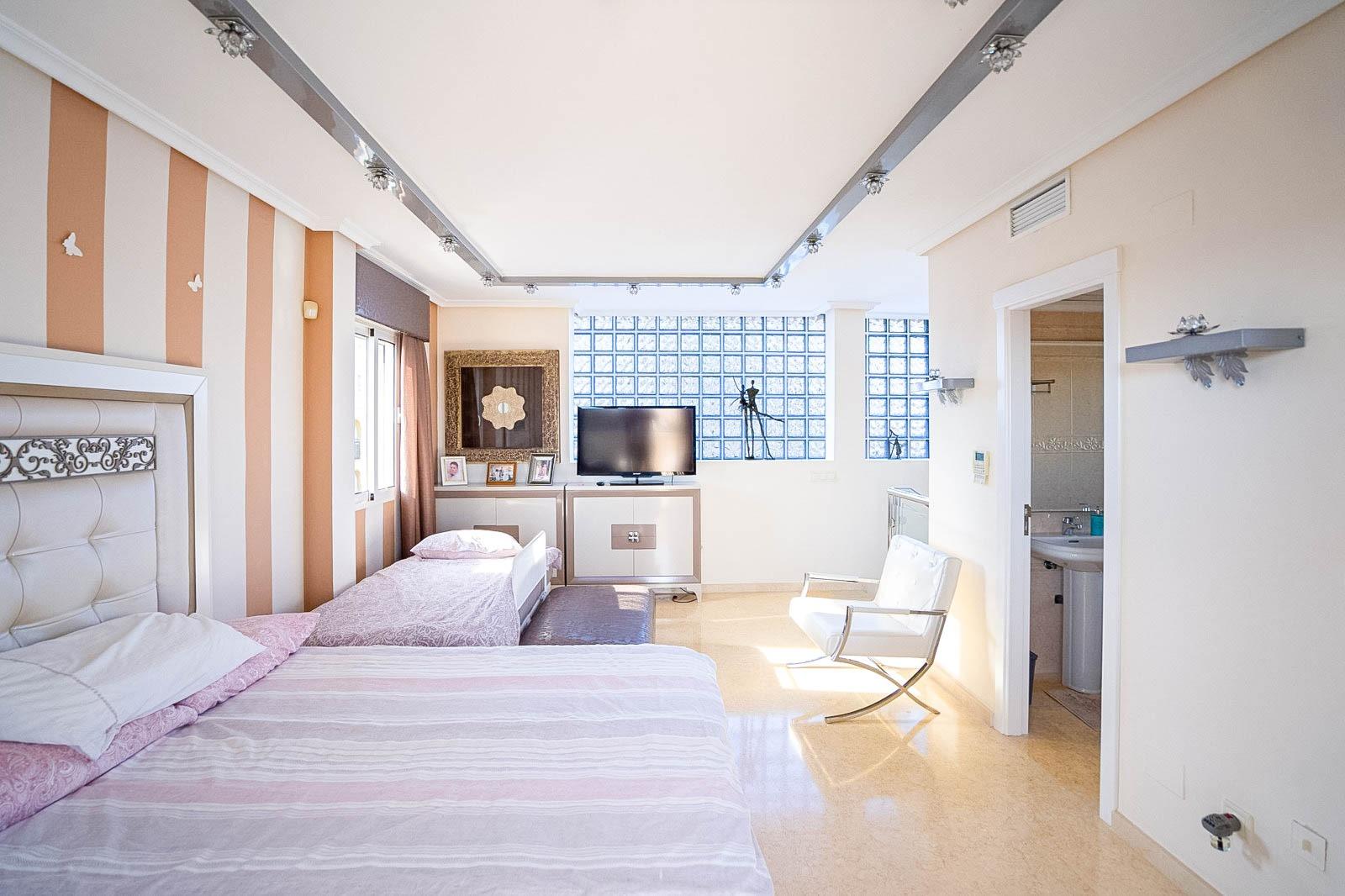 5-Bedroom Villa in La Mata, Torrevieja - Image 23