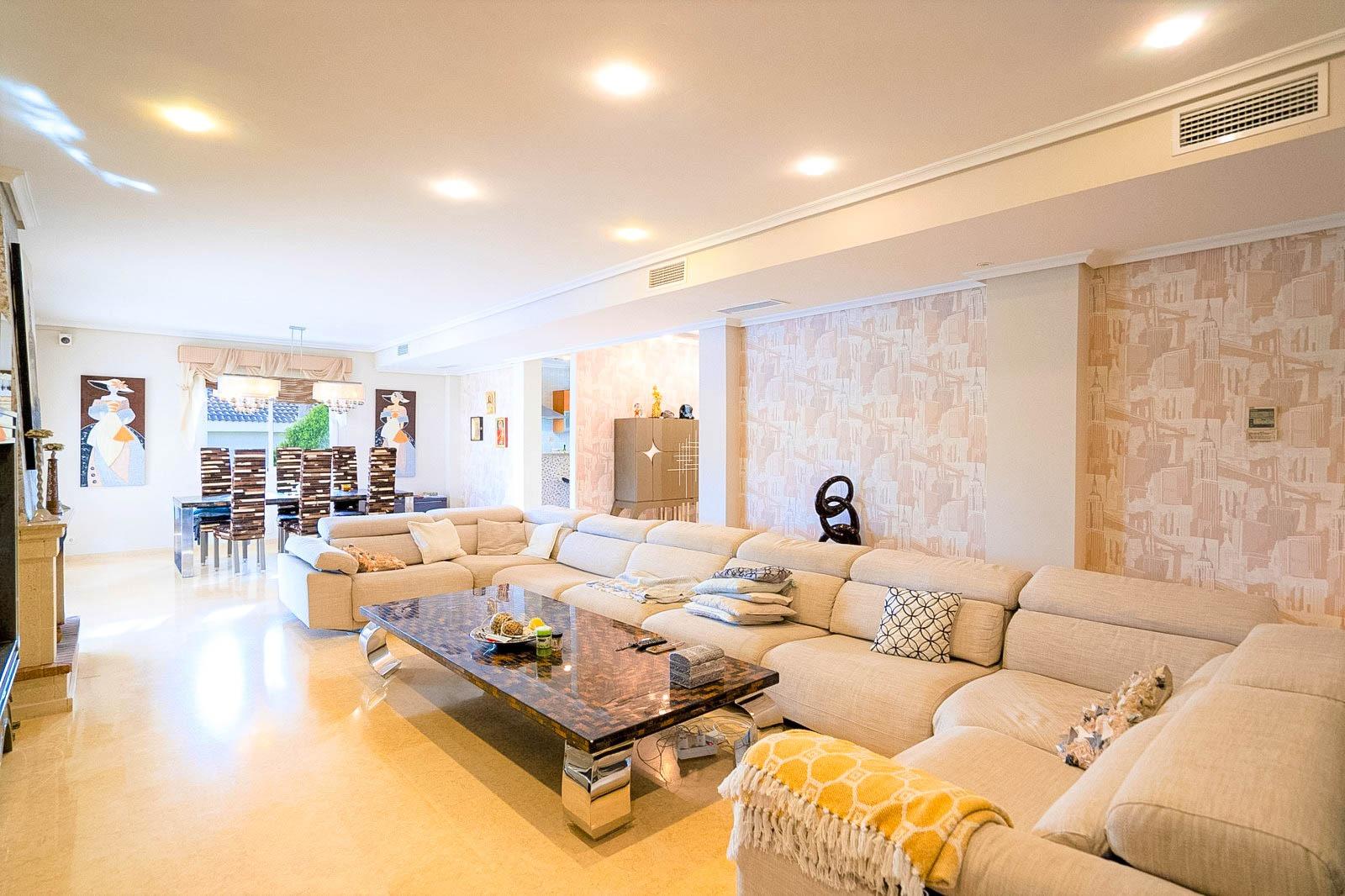 5-Bedroom Villa in La Mata, Torrevieja - Image 3