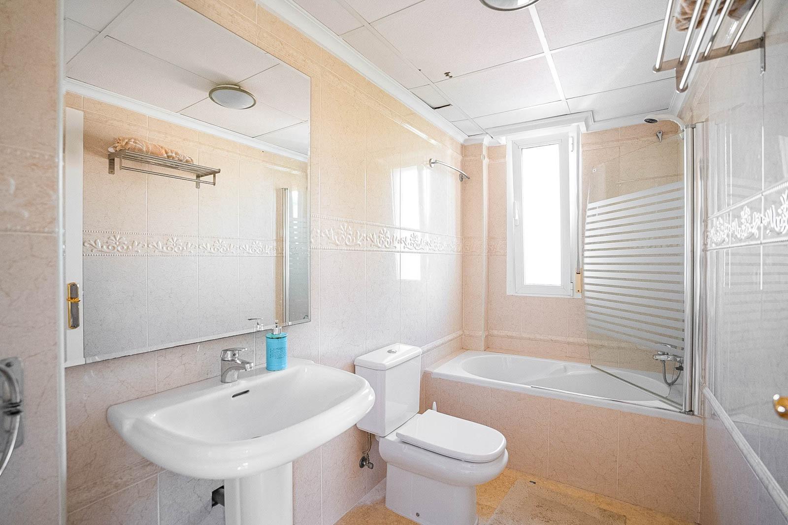 5-Bedroom Villa in La Mata, Torrevieja - Image 33