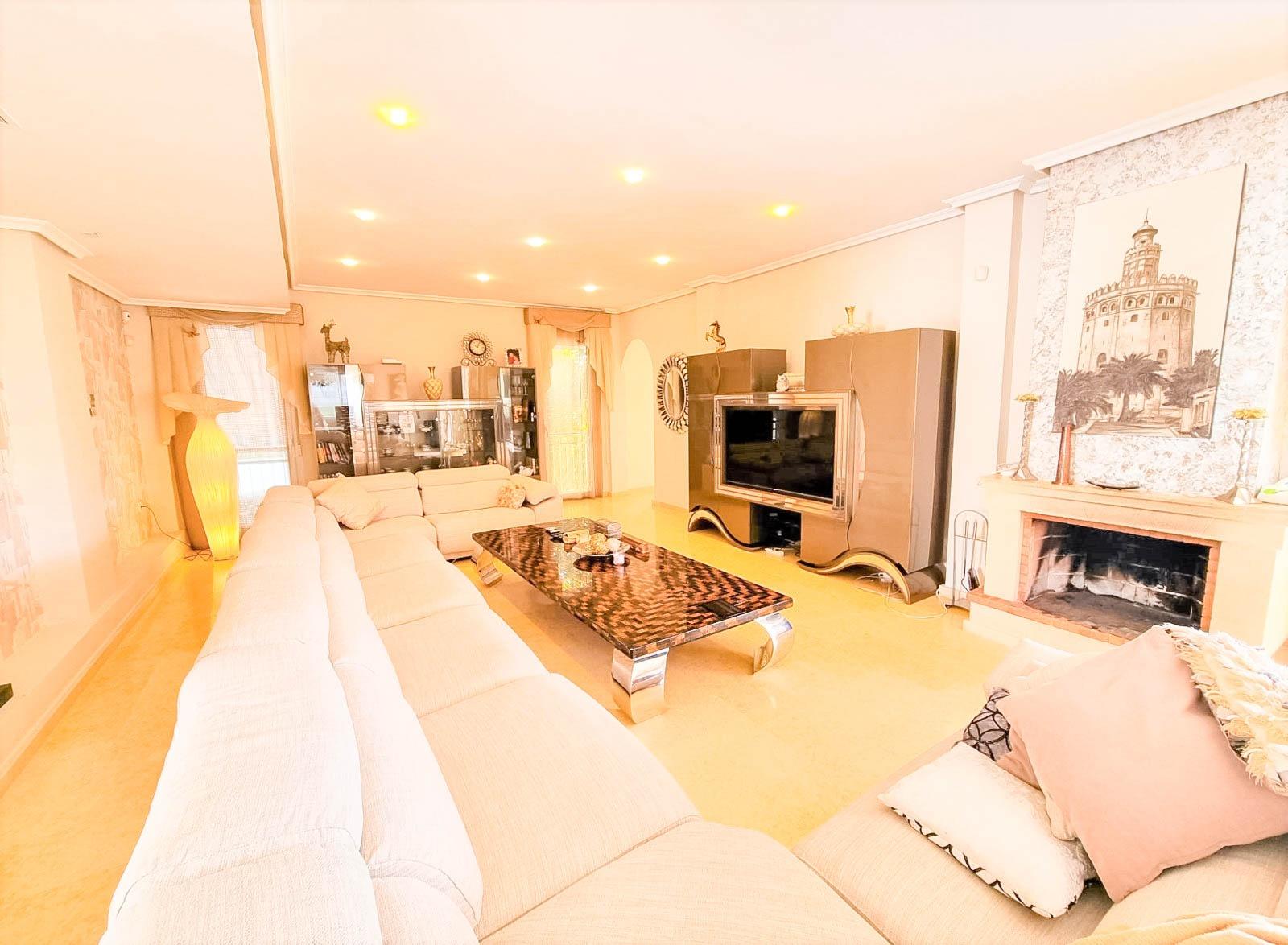 5-Bedroom Villa in La Mata, Torrevieja - Image 4