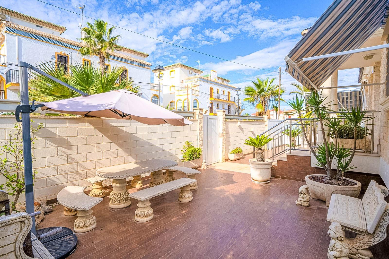 5-Bedroom Villa in La Mata, Torrevieja - Image 40