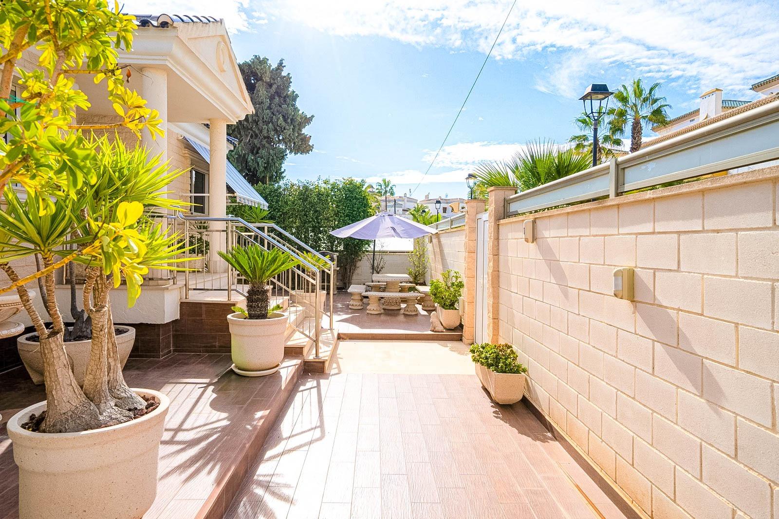 5-Bedroom Villa in La Mata, Torrevieja - Image 42