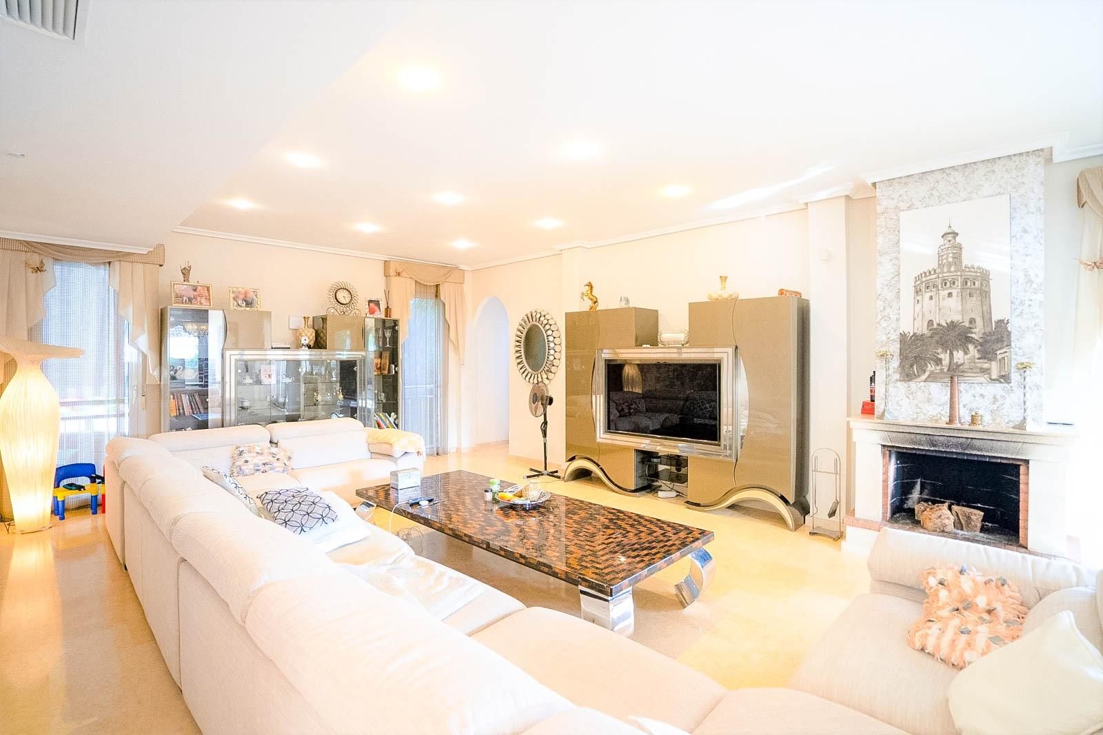 5-Bedroom Villa in La Mata, Torrevieja - Image 5