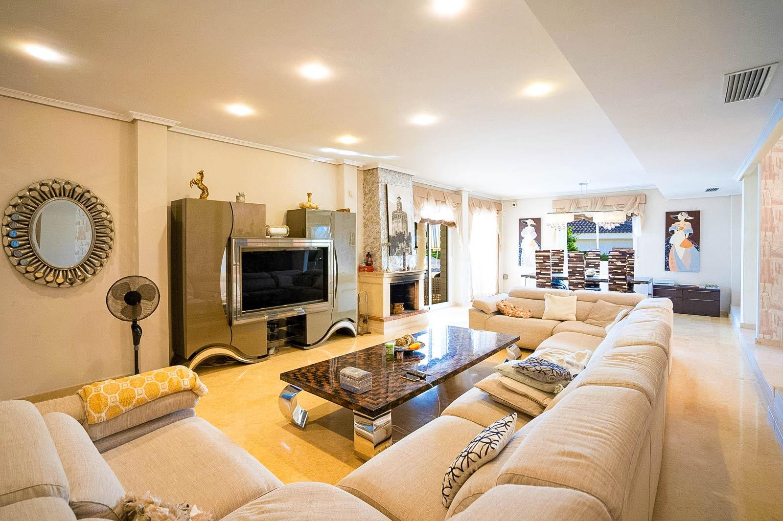 5-Bedroom Villa in La Mata, Torrevieja - Image 6