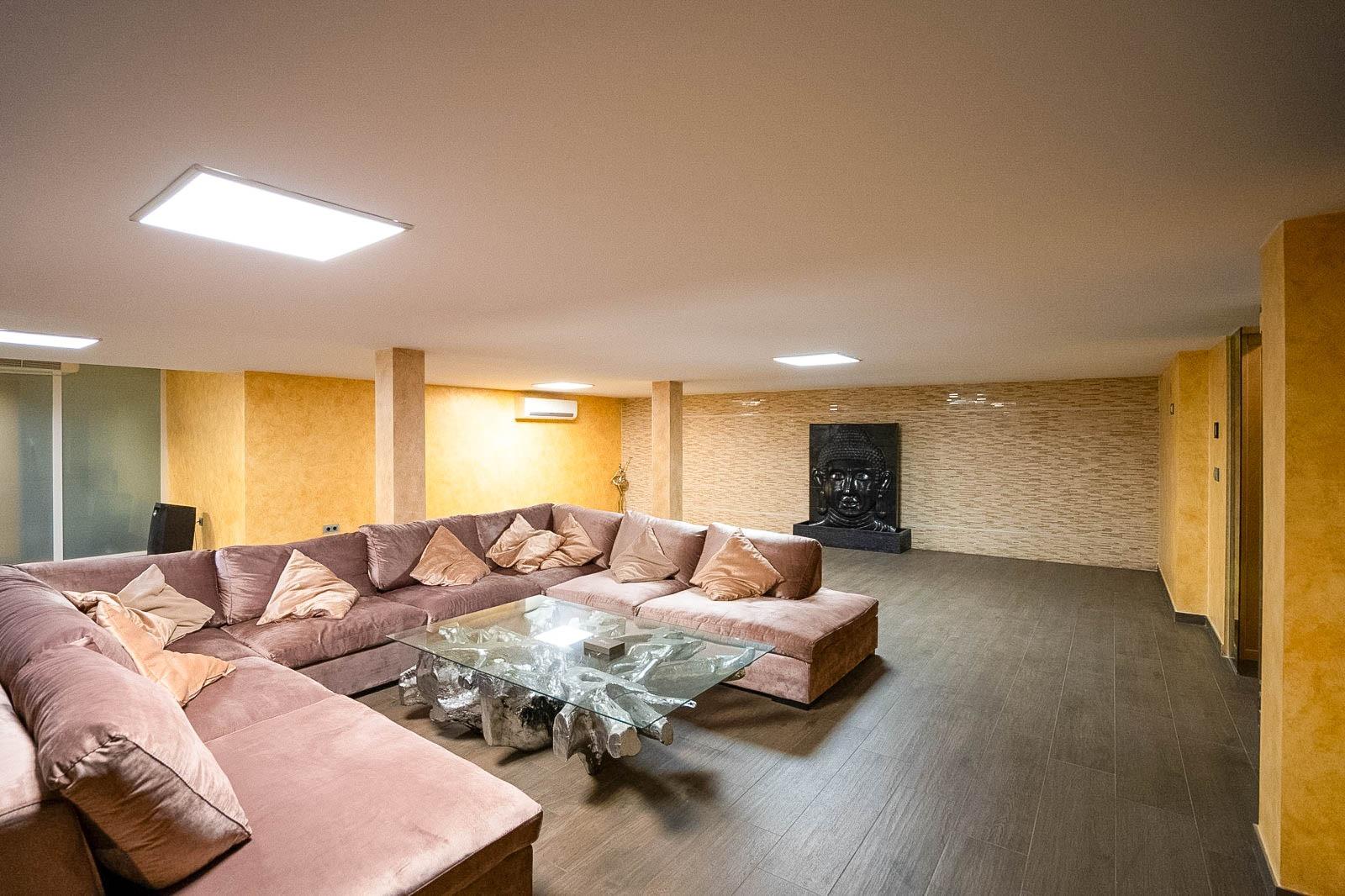 5-Bedroom Villa in La Mata, Torrevieja - Image 8
