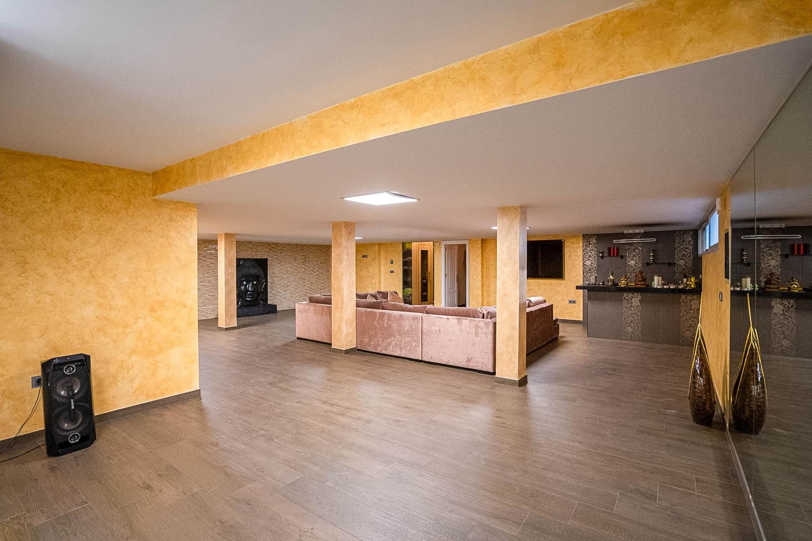 5-Bedroom Villa in La Mata, Torrevieja - Image 9