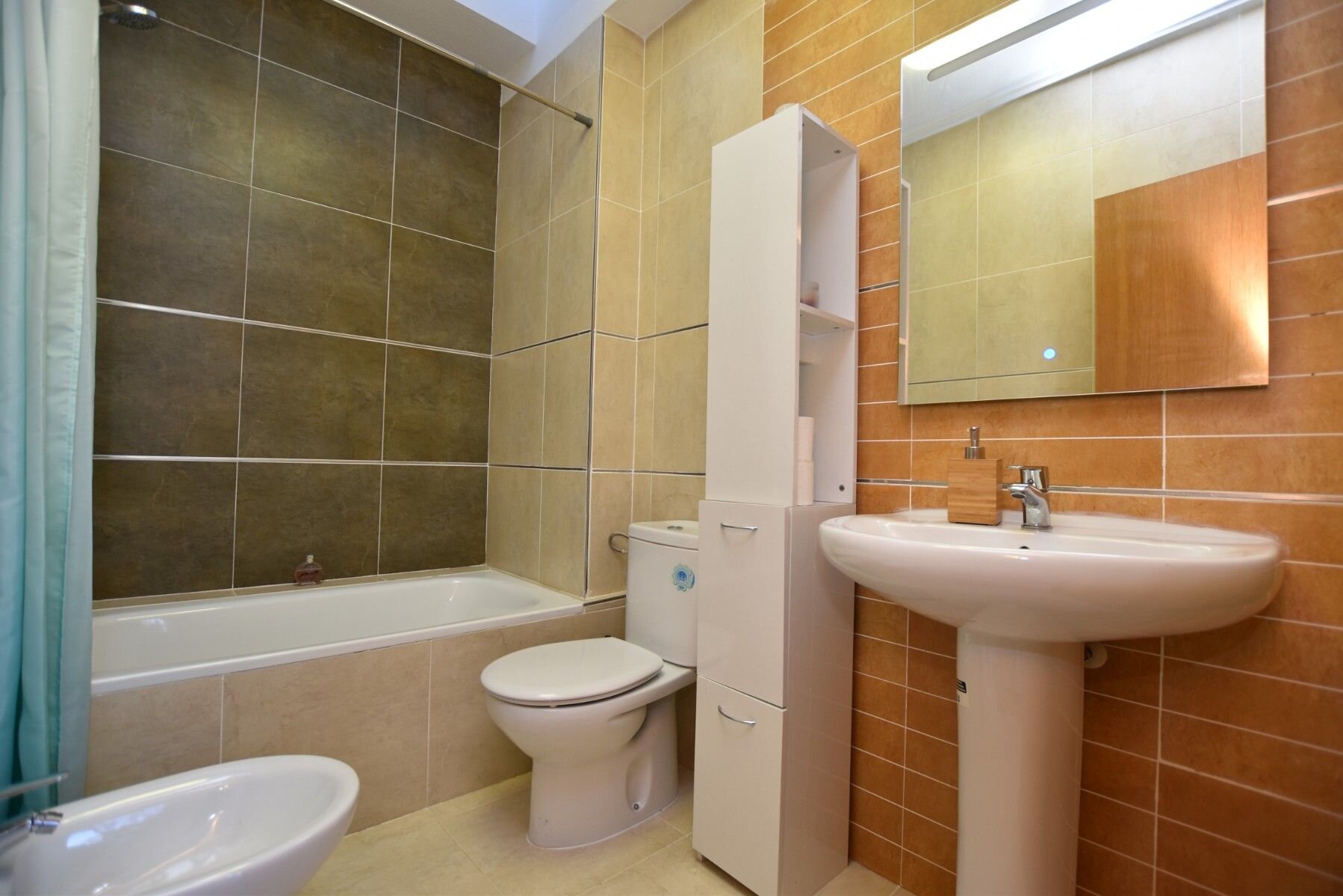 3-Bedroom Villa in Comunidad Valenciana, Algorfa - Image 14