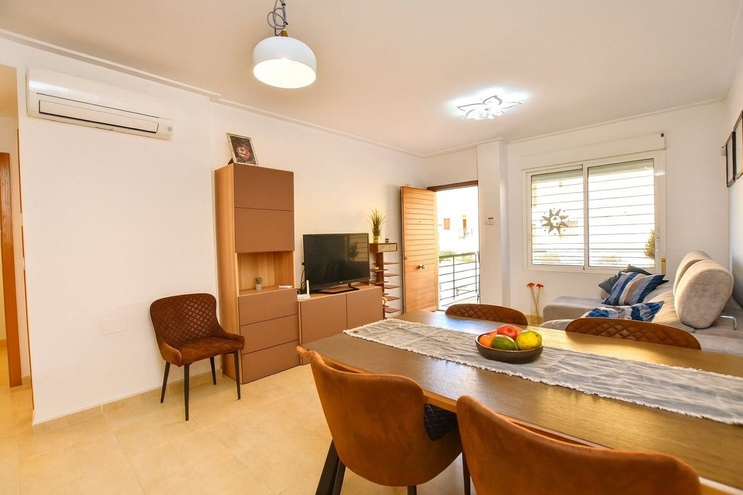 3-Bedroom Villa in Comunidad Valenciana, Algorfa - Image 5