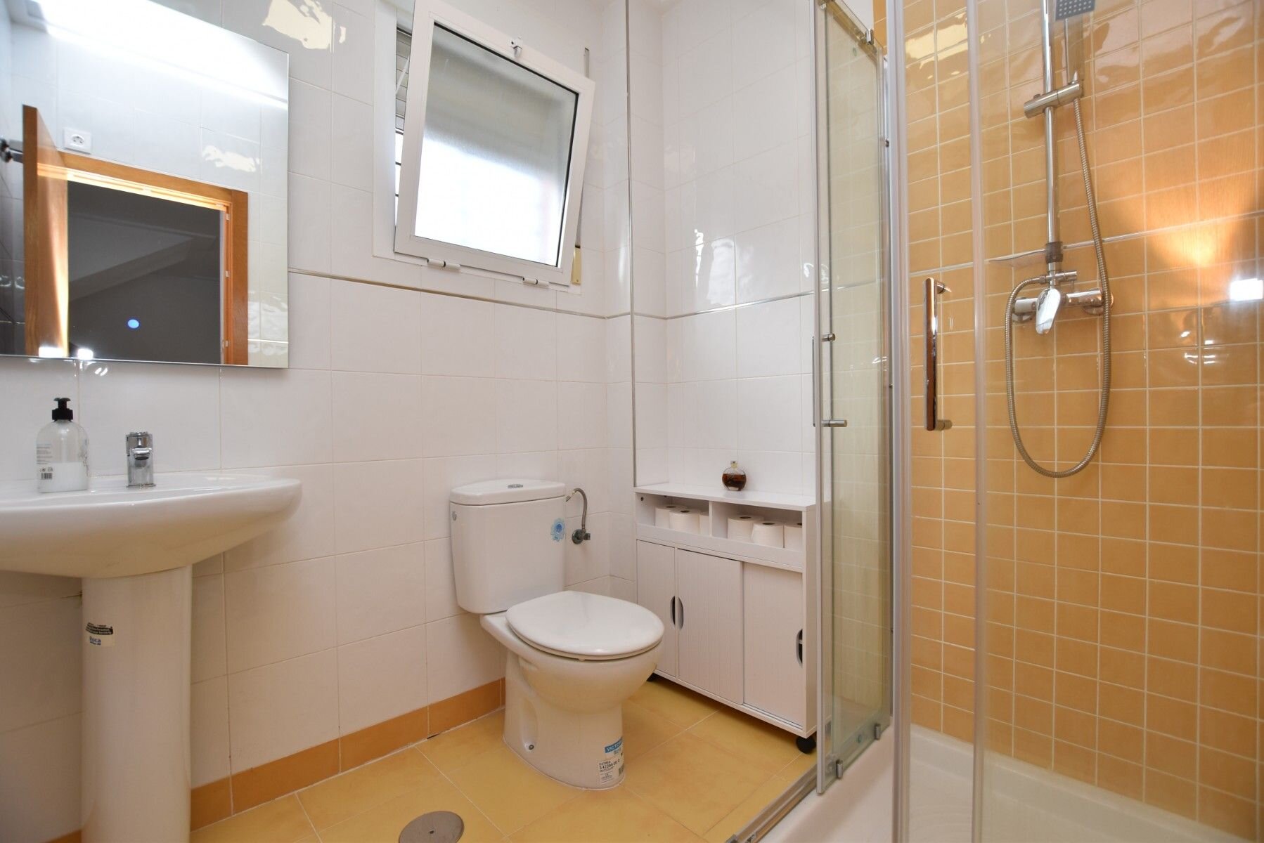 3-Bedroom Villa in Comunidad Valenciana, Algorfa - Image 8
