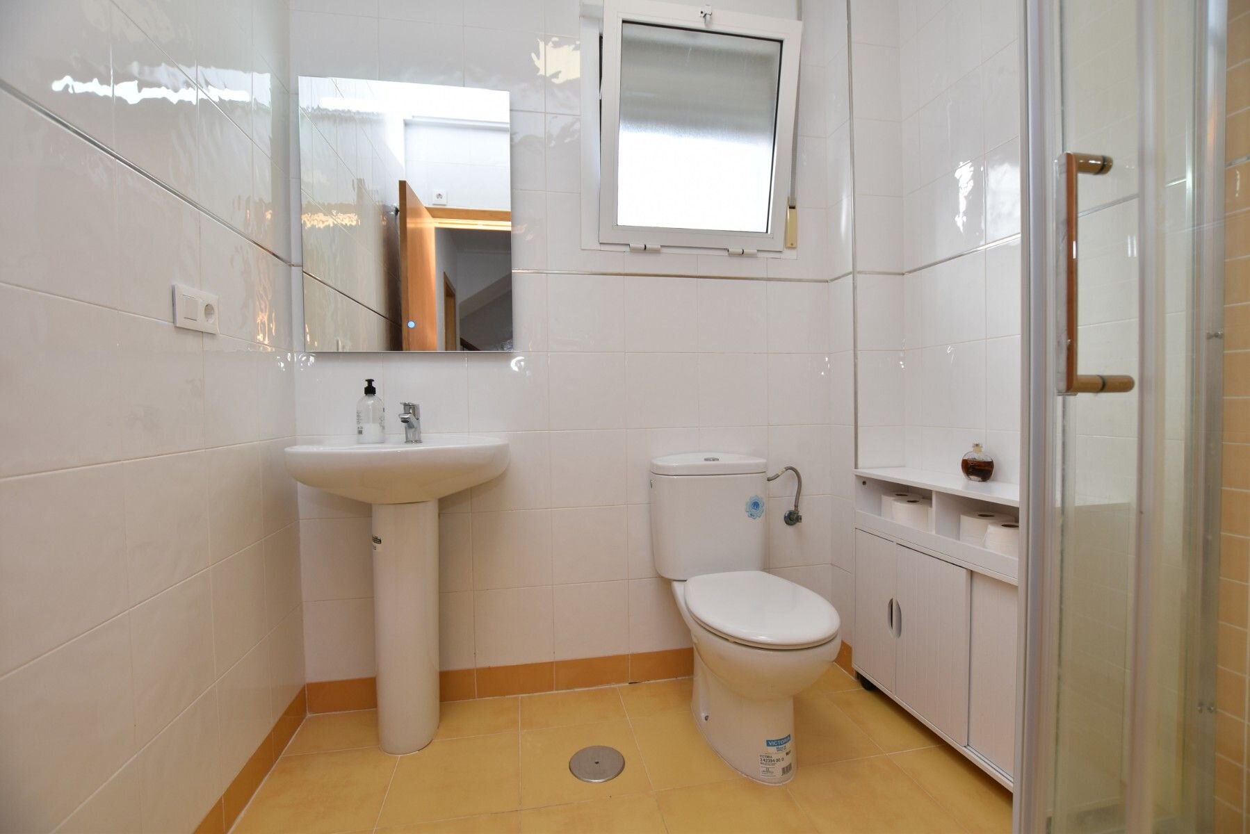3-Bedroom Villa in Comunidad Valenciana, Algorfa - Image 9