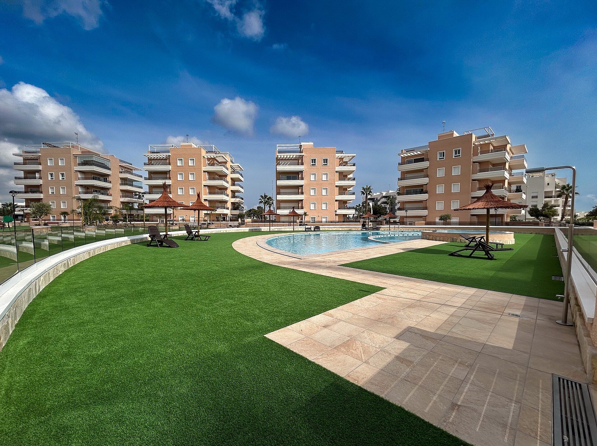 3-Bedroom Apartment in Guardamar del Segura - Image 1