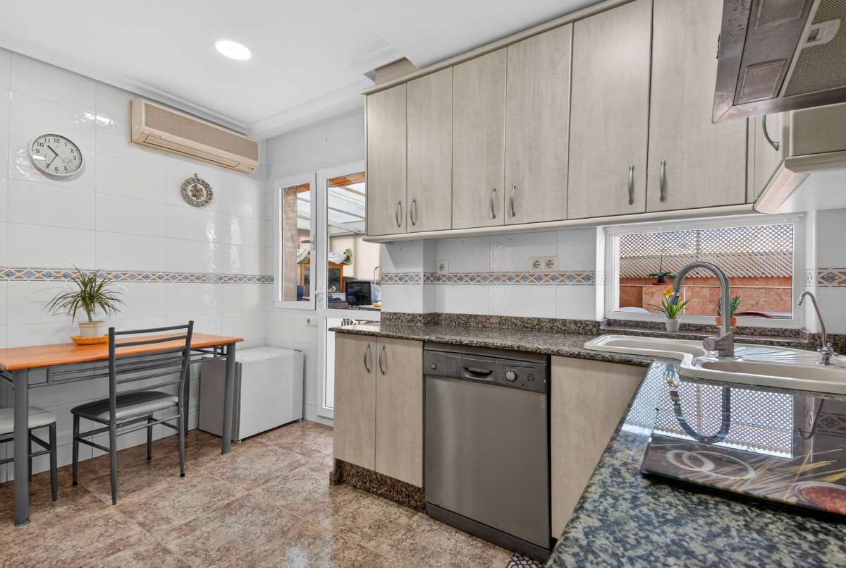 2-Bedroom Apartment in La Puntica, Lo Pagan - Image 5