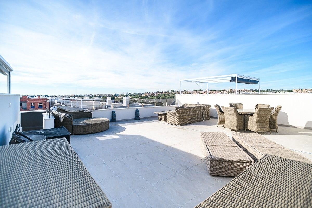 2-Bedroom Penthouse in Pau 26, Orihuela Costa - Image 23