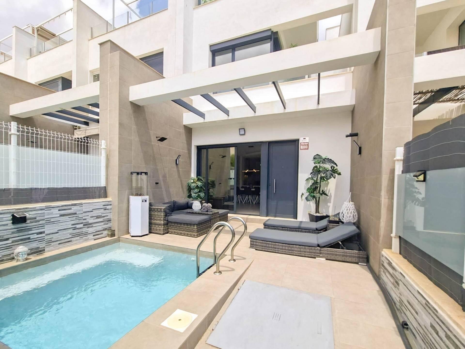 3-Bedroom Villa in Pau 26, Orihuela Costa - Image 1