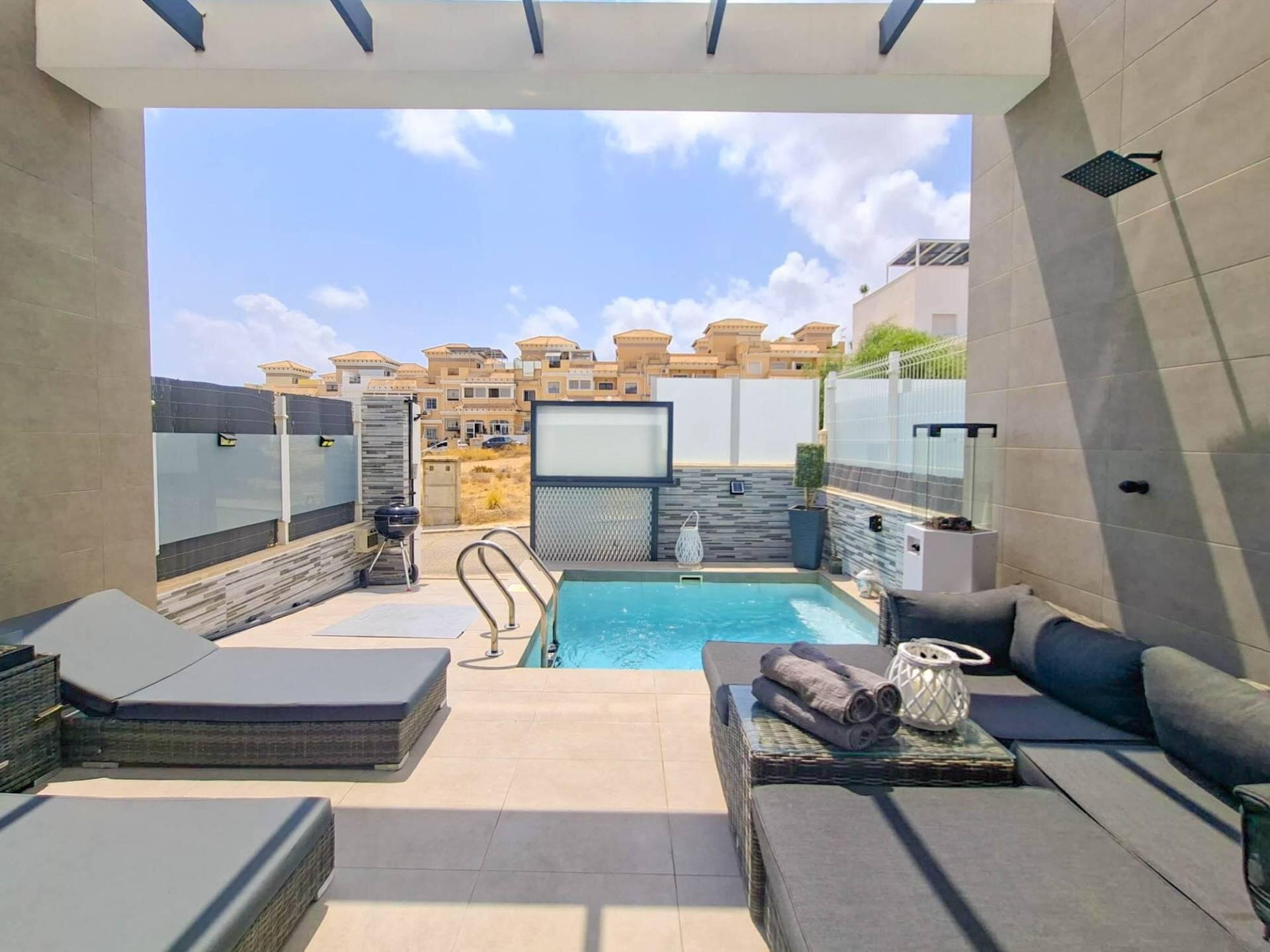 3-Bedroom Villa in Pau 26, Orihuela Costa - Image 2