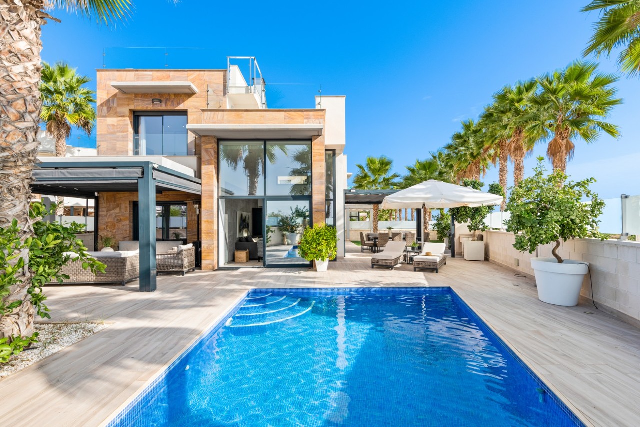 5-Bedroom Villa in Cabo Roig | Sunny Casas - Costa Blanc... - Image 1