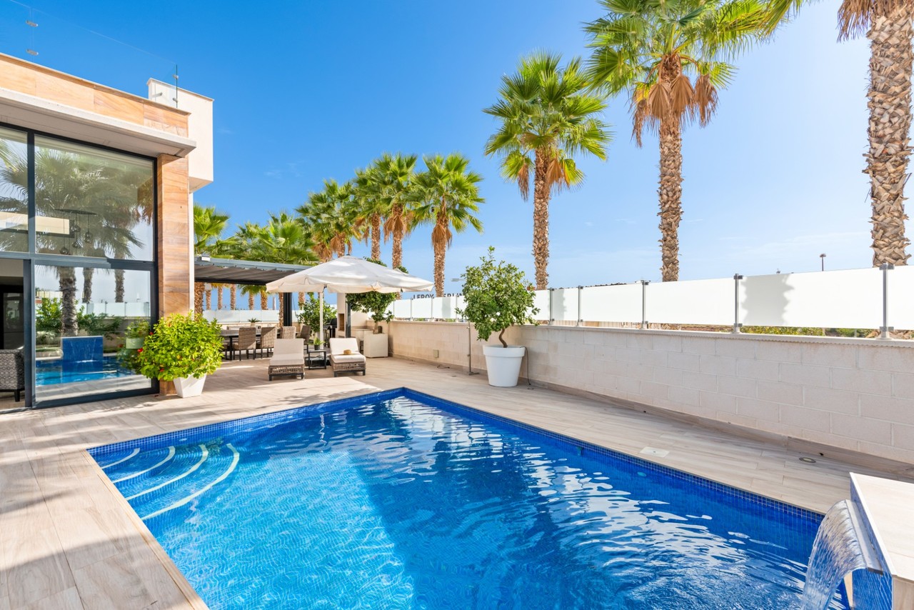 5-Bedroom Villa in Cabo Roig | Sunny Casas - Costa Blanc... - Image 2